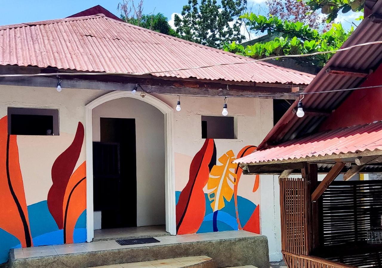 Tanauan  Leynes Taal Lake Resort And Hostel מראה חיצוני תמונה